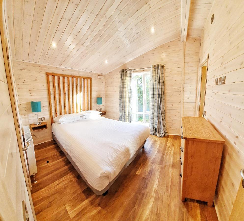 באלוך Skyline Lodge Loch Lomond Castle Lodges מראה חיצוני תמונה
