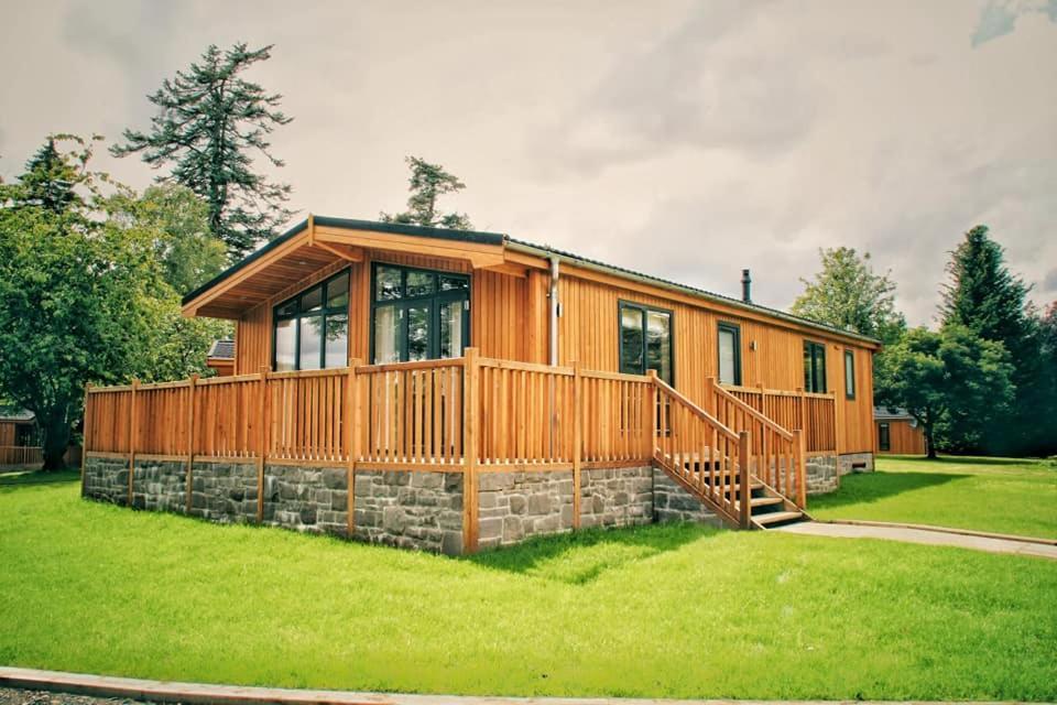 באלוך Skyline Lodge Loch Lomond Castle Lodges מראה חיצוני תמונה