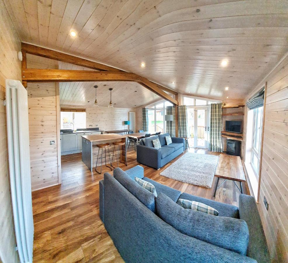 באלוך Skyline Lodge Loch Lomond Castle Lodges מראה חיצוני תמונה