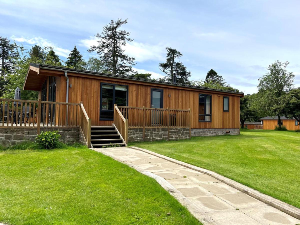 באלוך Skyline Lodge Loch Lomond Castle Lodges מראה חיצוני תמונה